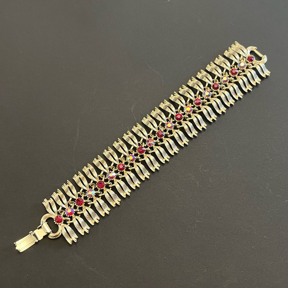 Lisner Red Rhinestone Parure - Picture 7 of 11